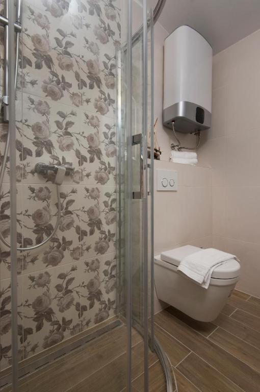 Villa J&J Apartments Residence With Swimming Pool Подстрана Екстериор снимка