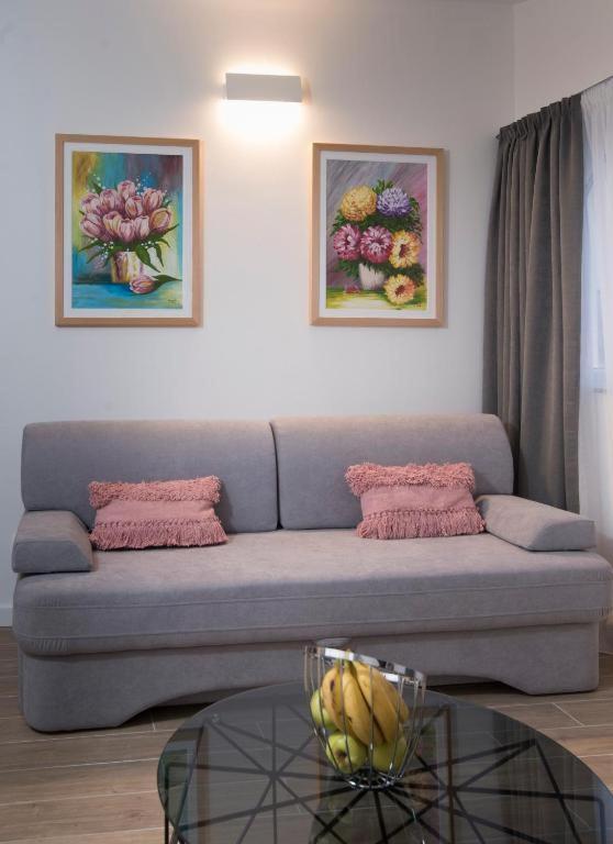 Villa J&J Apartments Residence With Swimming Pool Подстрана Екстериор снимка