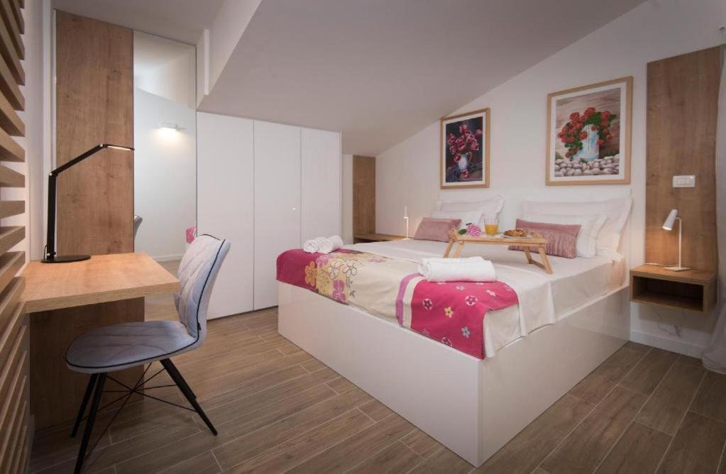 Villa J&J Apartments Residence With Swimming Pool Подстрана Екстериор снимка