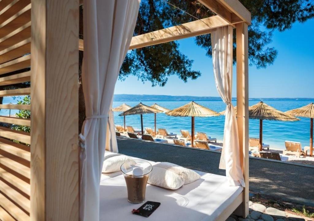 Villa J&J Apartments Residence With Swimming Pool Подстрана Екстериор снимка