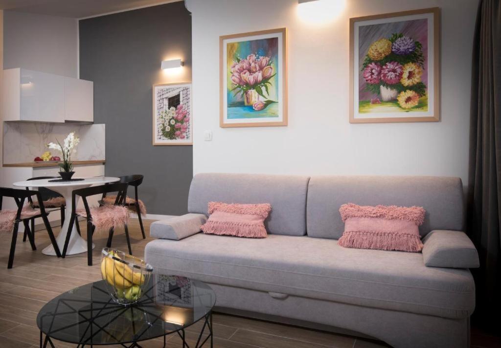 Villa J&J Apartments Residence With Swimming Pool Подстрана Екстериор снимка