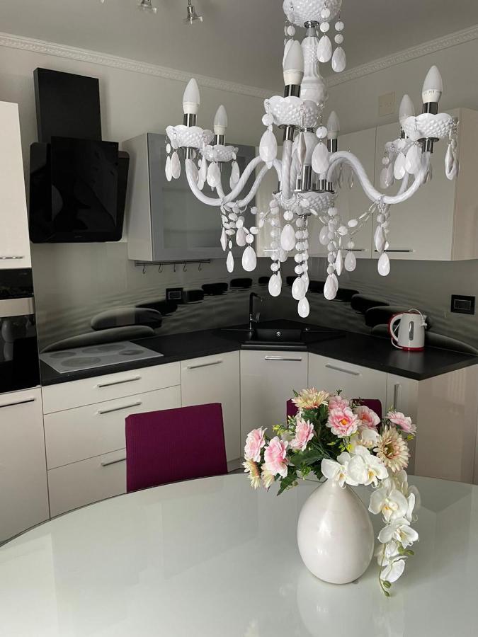 Villa J&J Apartments Residence With Swimming Pool Подстрана Екстериор снимка