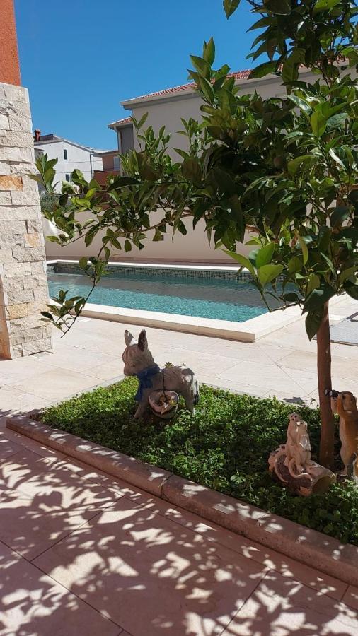 Villa J&J Apartments Residence With Swimming Pool Подстрана Екстериор снимка