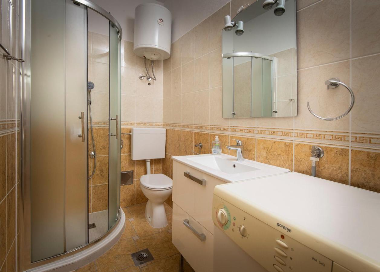 Villa J&J Apartments Residence With Swimming Pool Подстрана Екстериор снимка