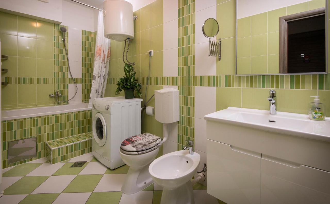 Villa J&J Apartments Residence With Swimming Pool Подстрана Екстериор снимка