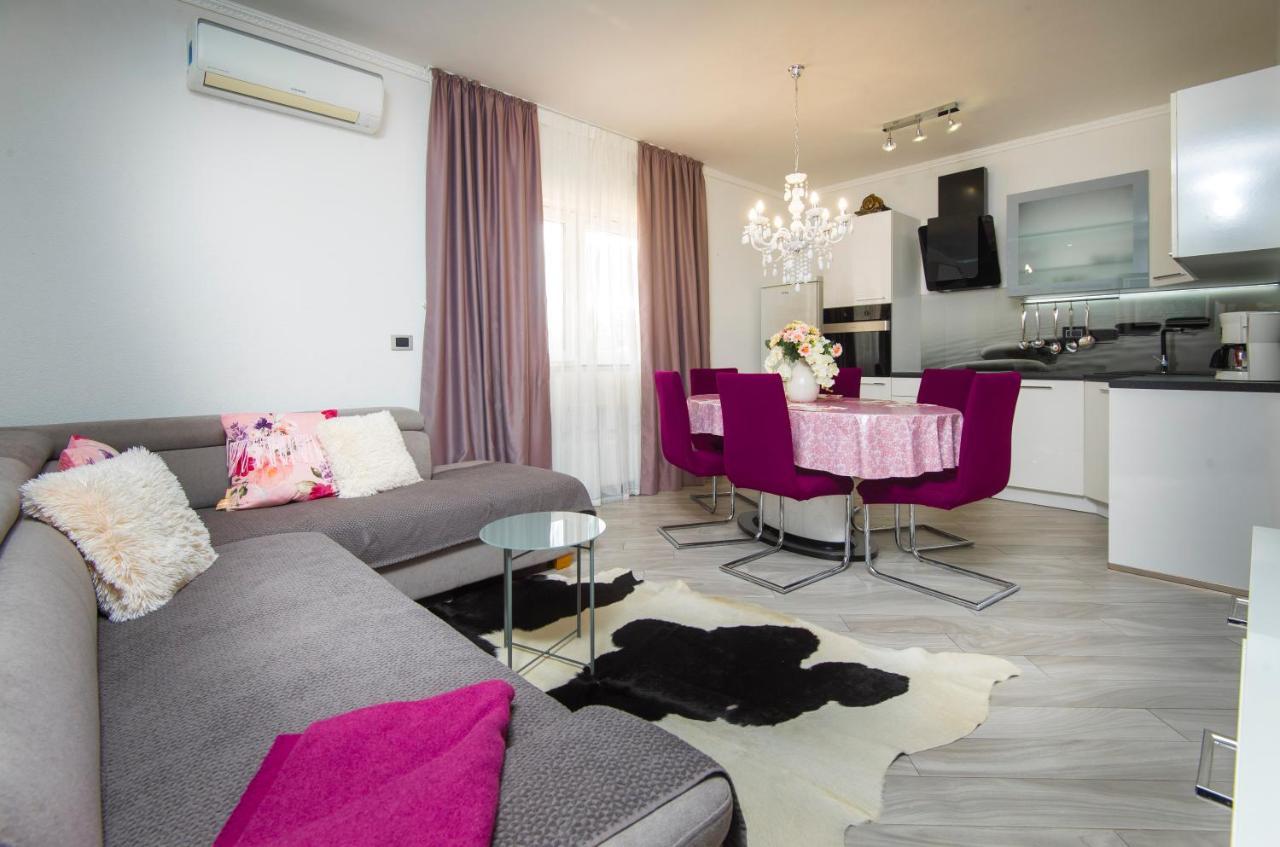 Villa J&J Apartments Residence With Swimming Pool Подстрана Екстериор снимка
