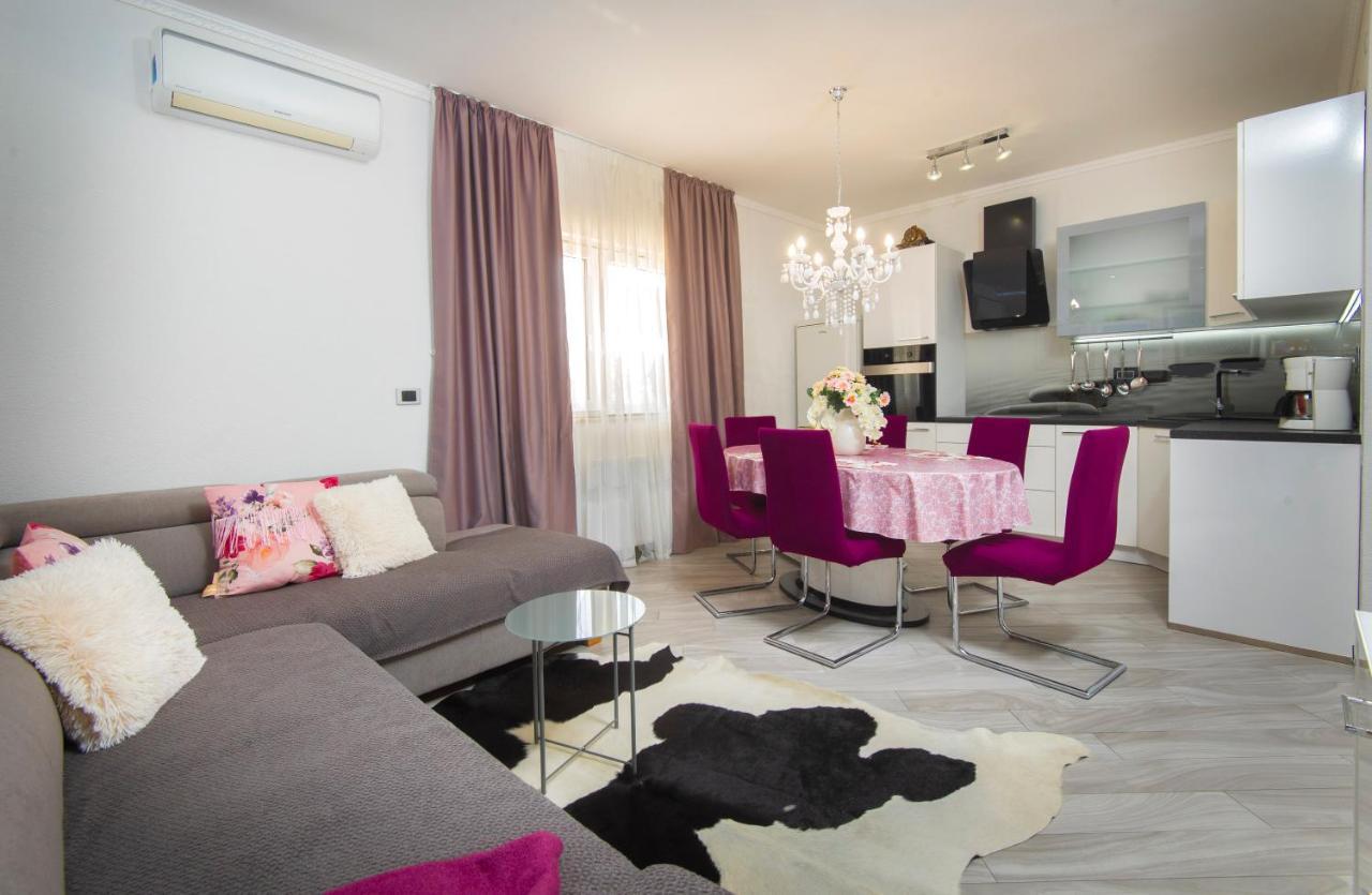 Villa J&J Apartments Residence With Swimming Pool Подстрана Екстериор снимка