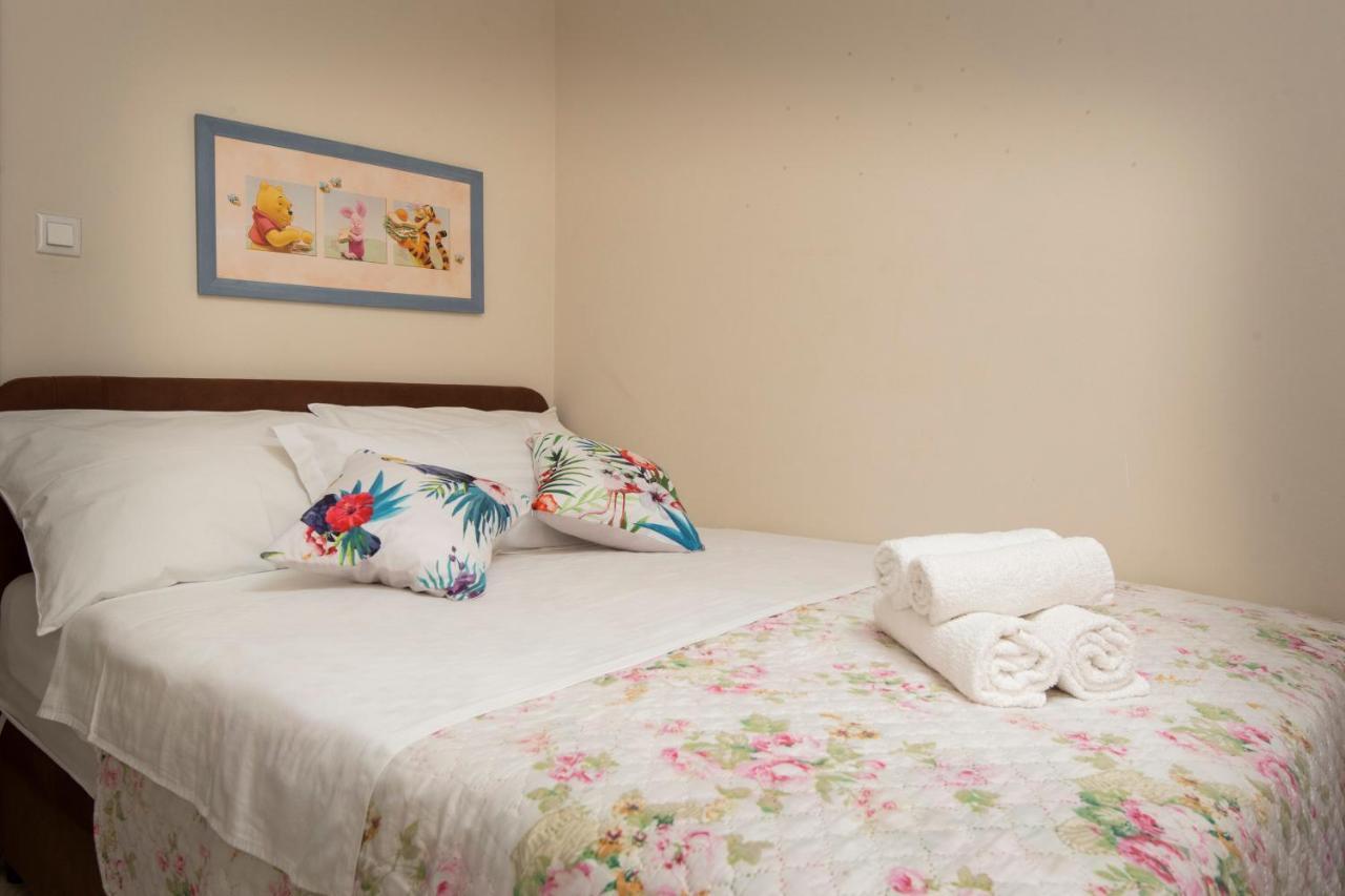 Villa J&J Apartments Residence With Swimming Pool Подстрана Екстериор снимка