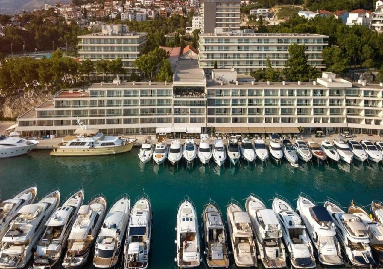 Villa J&J Apartments Residence With Swimming Pool Подстрана Екстериор снимка